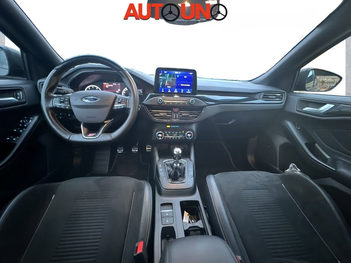 Ford Focus 2.3 EcoBoost 280 CV 5p. ST (8)