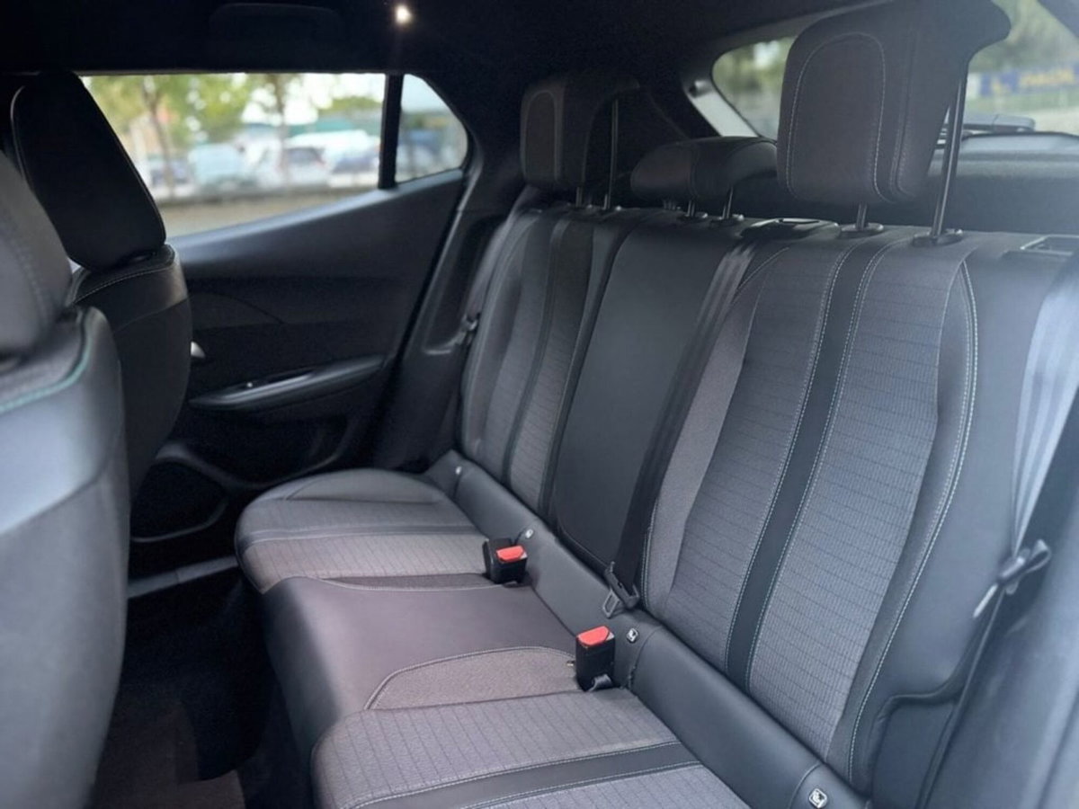 Peugeot 2008 PureTech 100 S&S Allure (13)