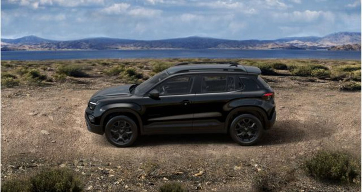 Jeep Avenger 1.2 turbo e-hybrid mhev Overland 4xe 145cv edct6 (2)