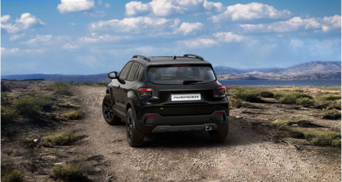 Jeep Avenger 1.2 turbo e-hybrid mhev Overland 4xe 145cv edct6 (3)