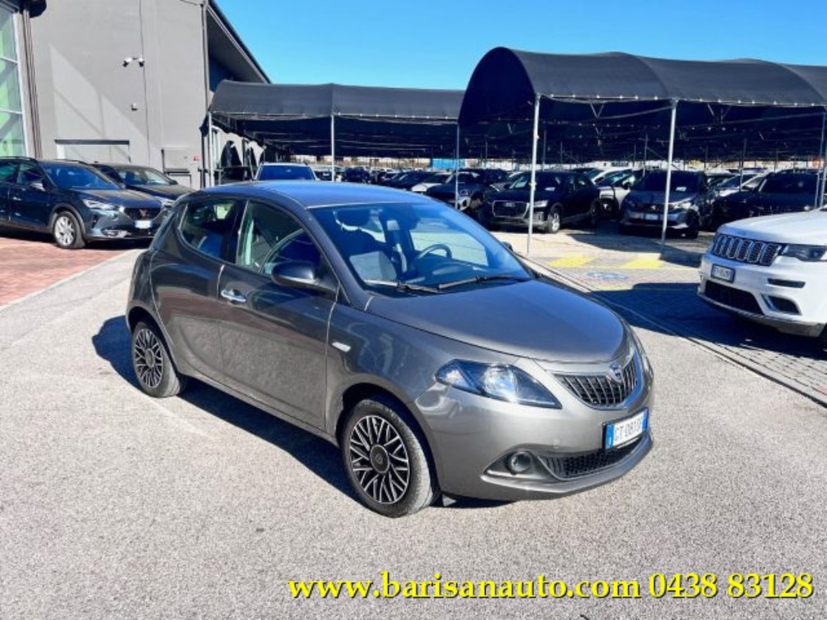 Lancia Ypsilon 1.0 FireFly 5 porte S&S Hybrid Gold Plus (2)