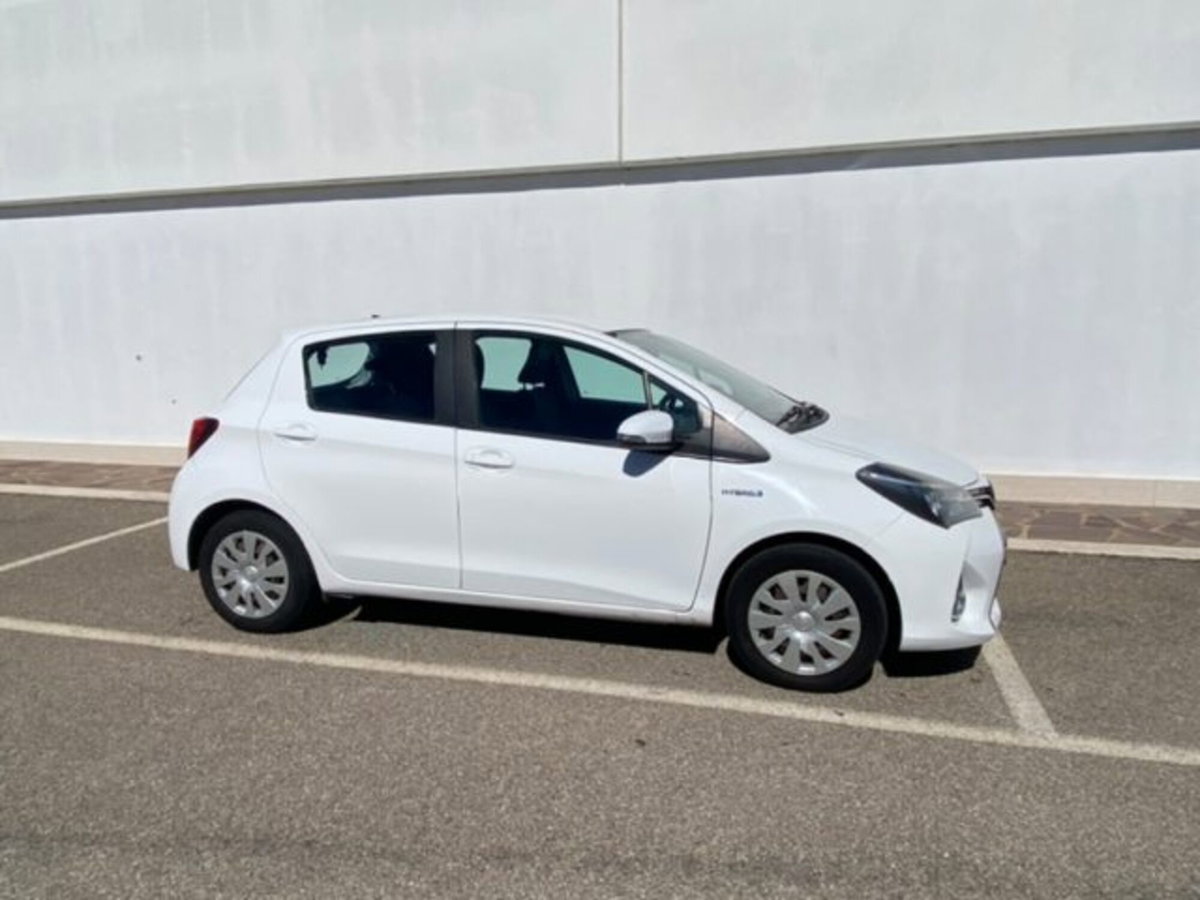 Toyota Yaris 1.5 Hybrid 5 porte Cool (3)