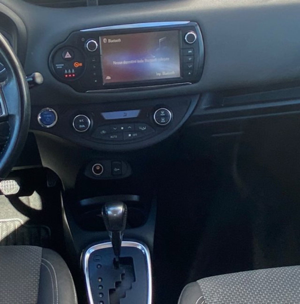 Toyota Yaris 1.5 Hybrid 5 porte Cool (9)
