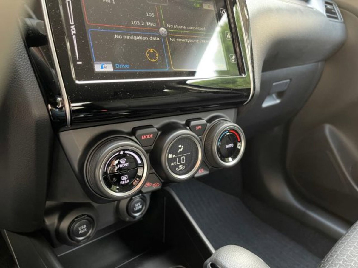 Suzuki Swift 1.2h Top 2wd cvt (16)