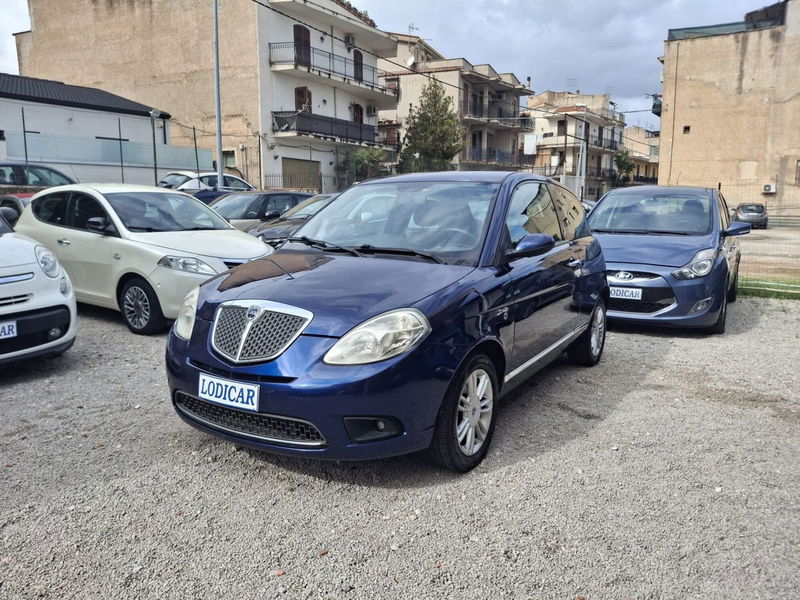 Lancia Ypsilon 1.3 MJT 90 CV Oro