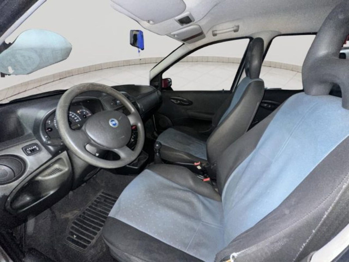 Fiat Punto 1.2i cat 5 porte (10)