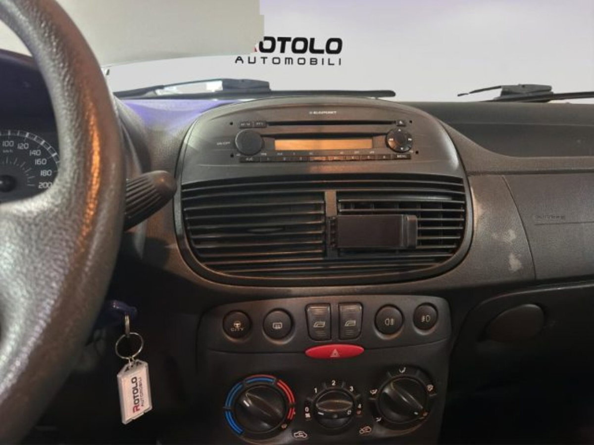 Fiat Punto 1.2i cat 5 porte (13)