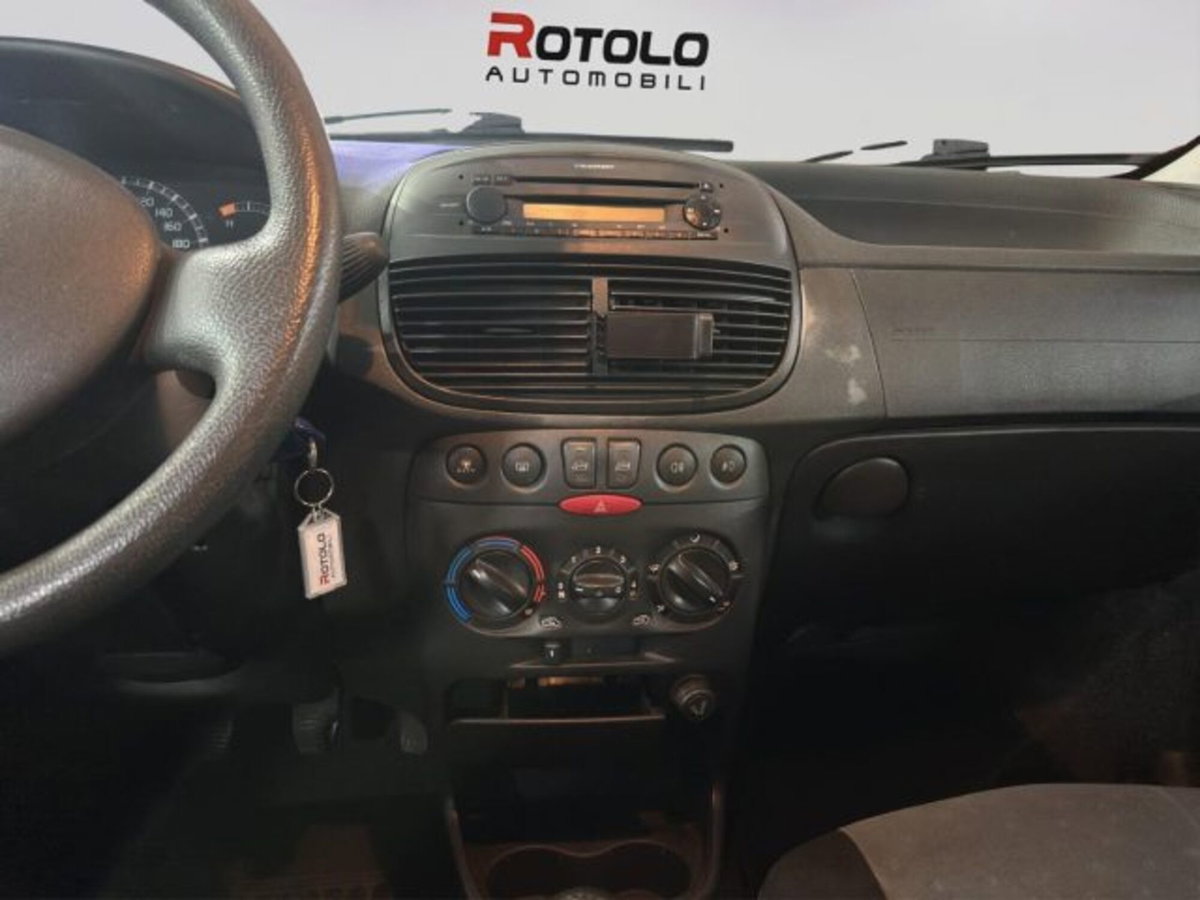 Fiat Punto 1.2i cat 5 porte (16)