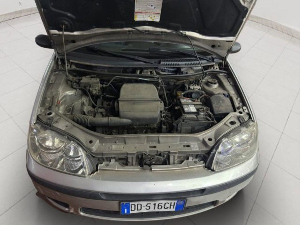 Fiat Punto 1.2i cat 5 porte (8)