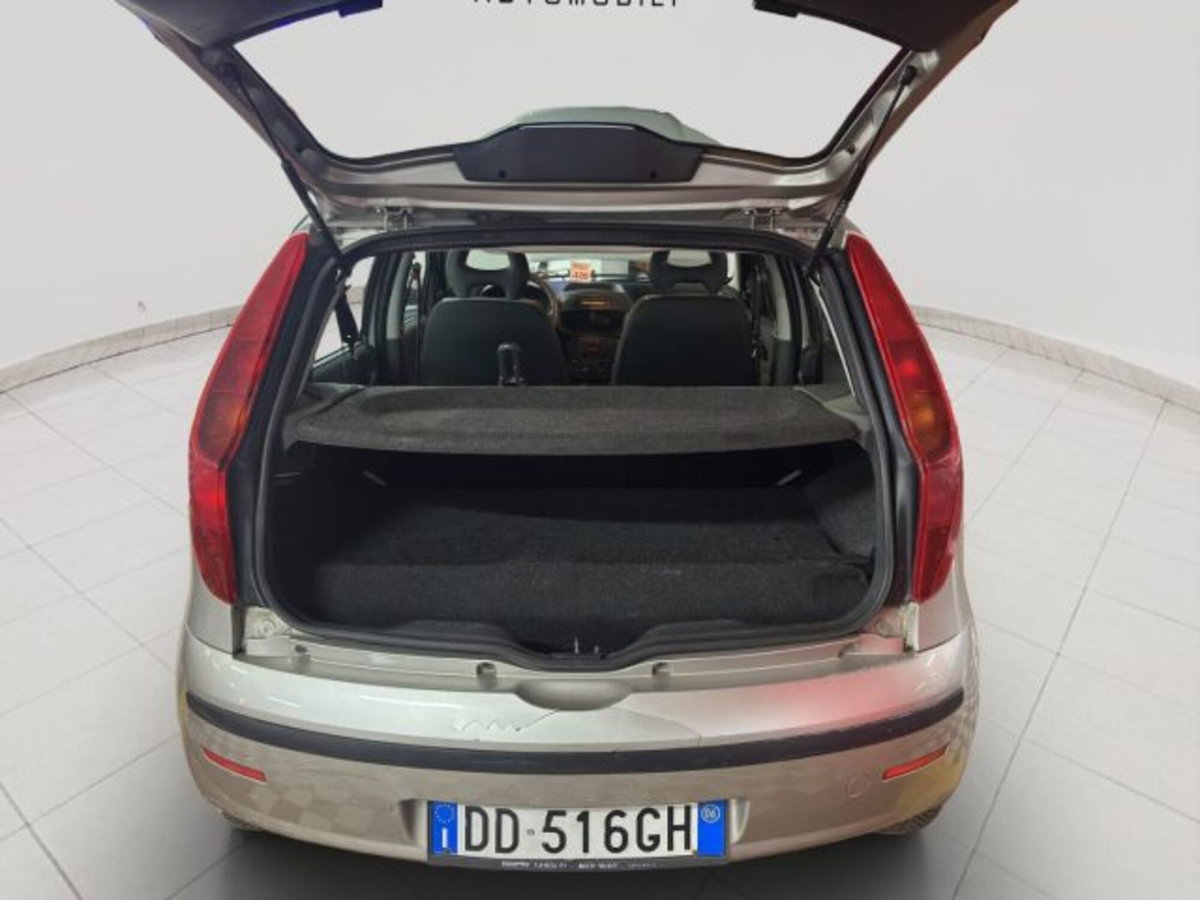 Fiat Punto 1.2i cat 5 porte (9)