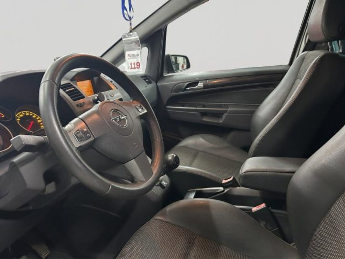 Opel Zafira 1.8 16V VVT Cosmo (10)