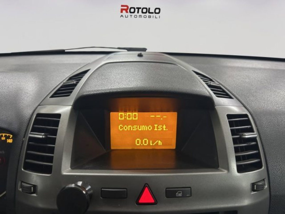 Opel Zafira 1.8 16V VVT Cosmo (11)