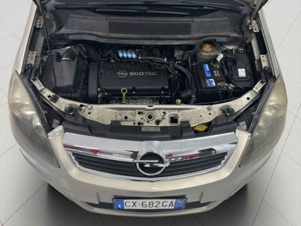 Opel Zafira 1.8 16V VVT Cosmo (12)