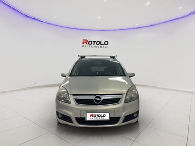 Opel Zafira 1.8 16V VVT Cosmo (2)