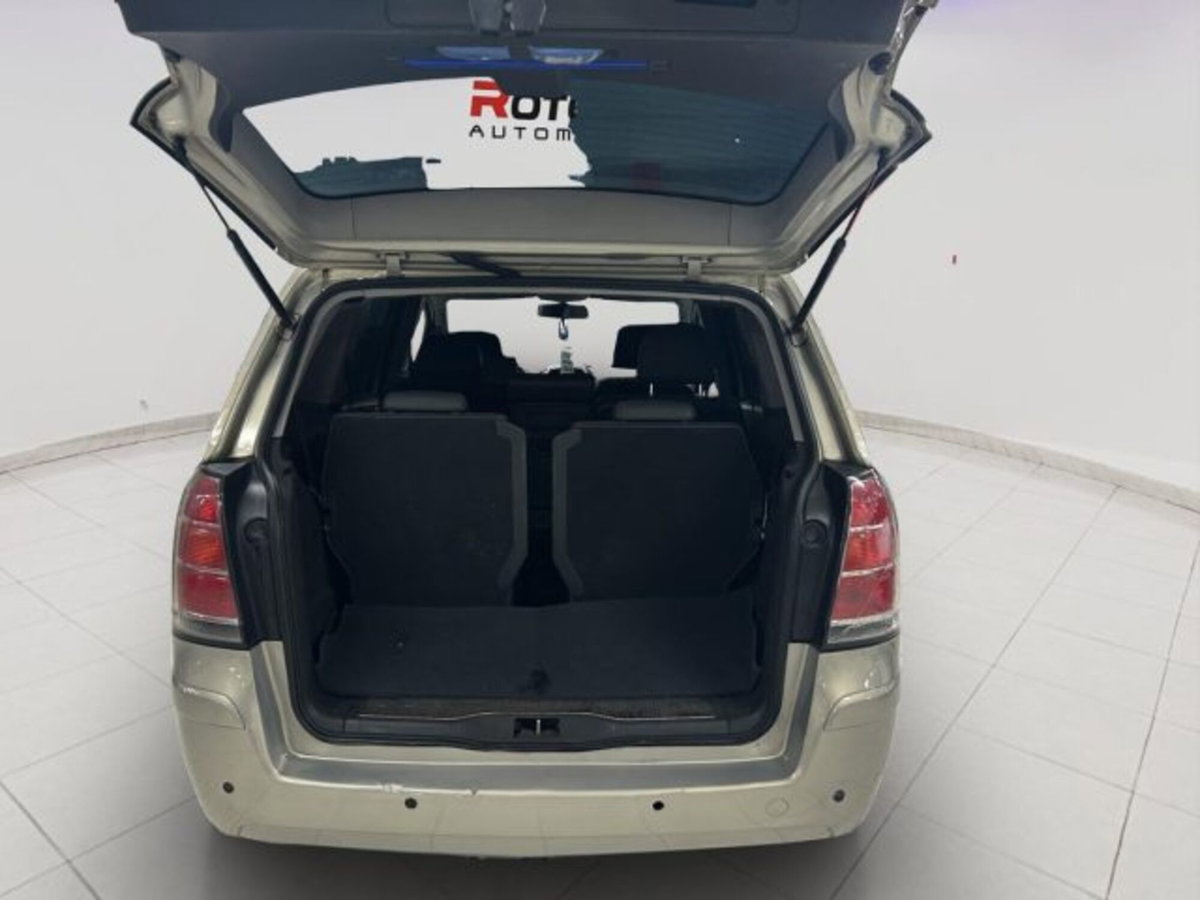Opel Zafira 1.8 16V VVT Cosmo (3)
