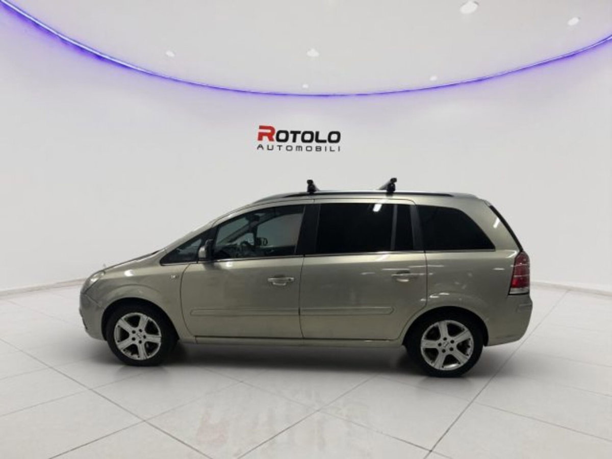 Opel Zafira 1.8 16V VVT Cosmo (4)