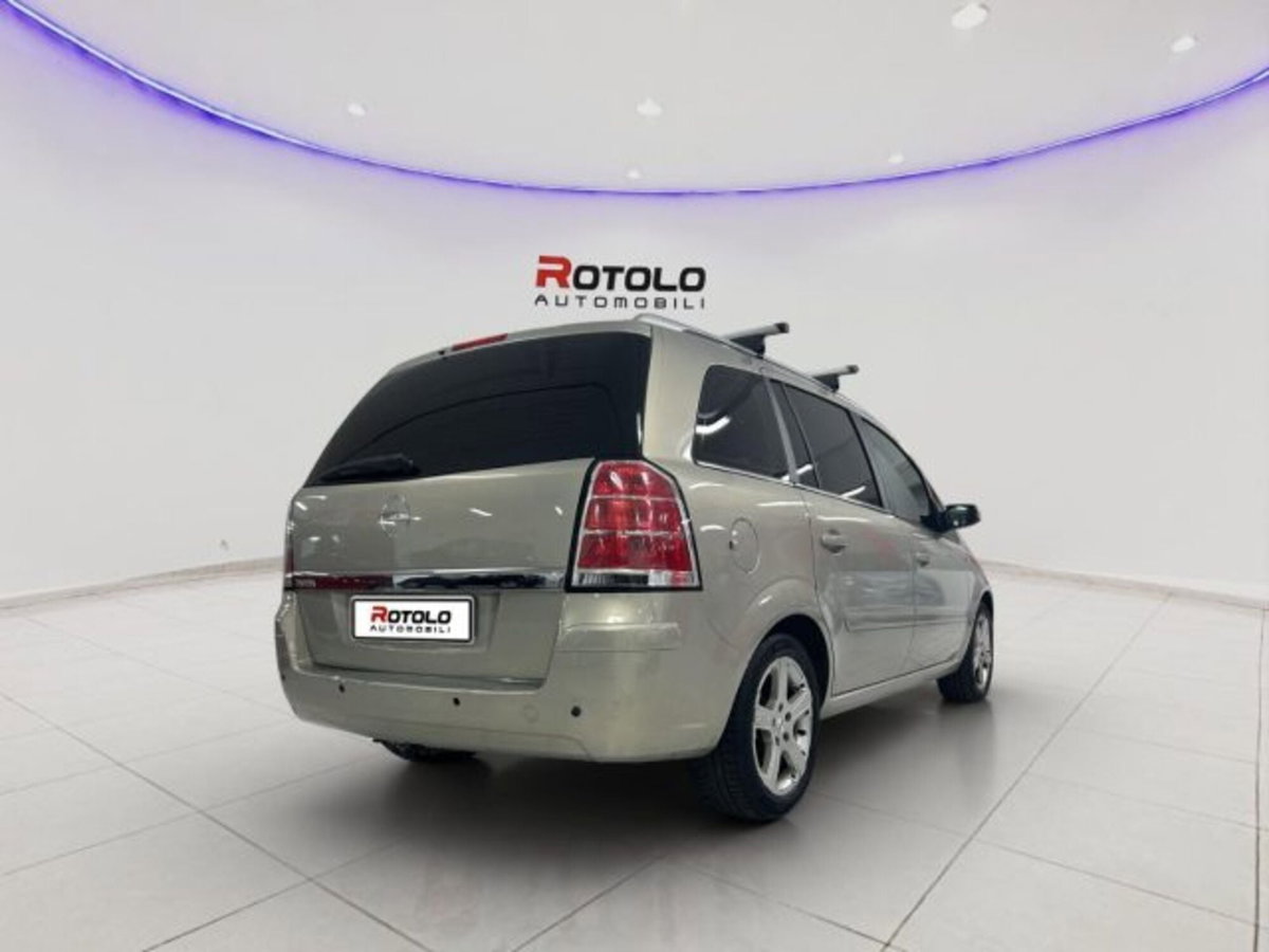Opel Zafira 1.8 16V VVT Cosmo (6)