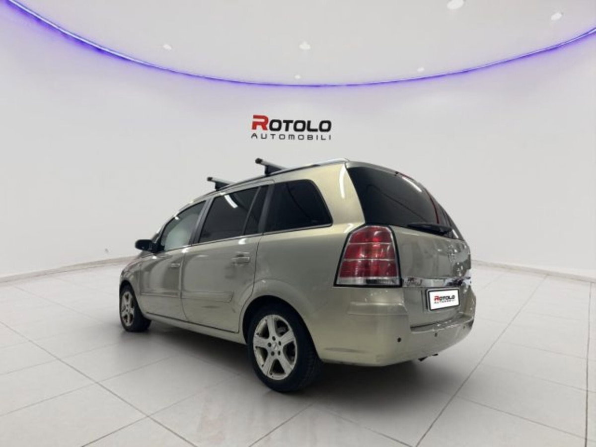 Opel Zafira 1.8 16V VVT Cosmo (7)