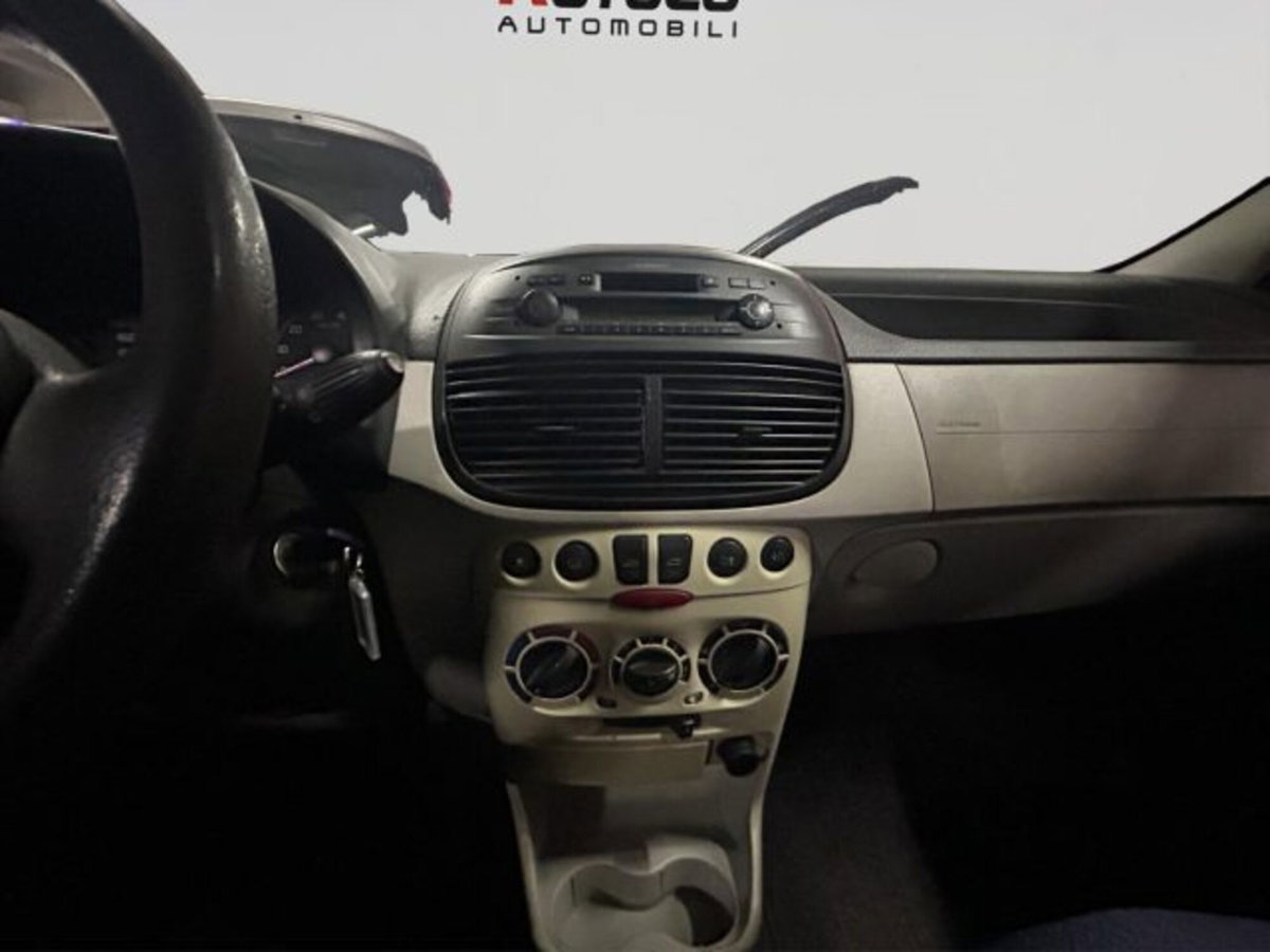 Fiat Punto 1.3 Multijet 16V 5 porte Dynamic (11)