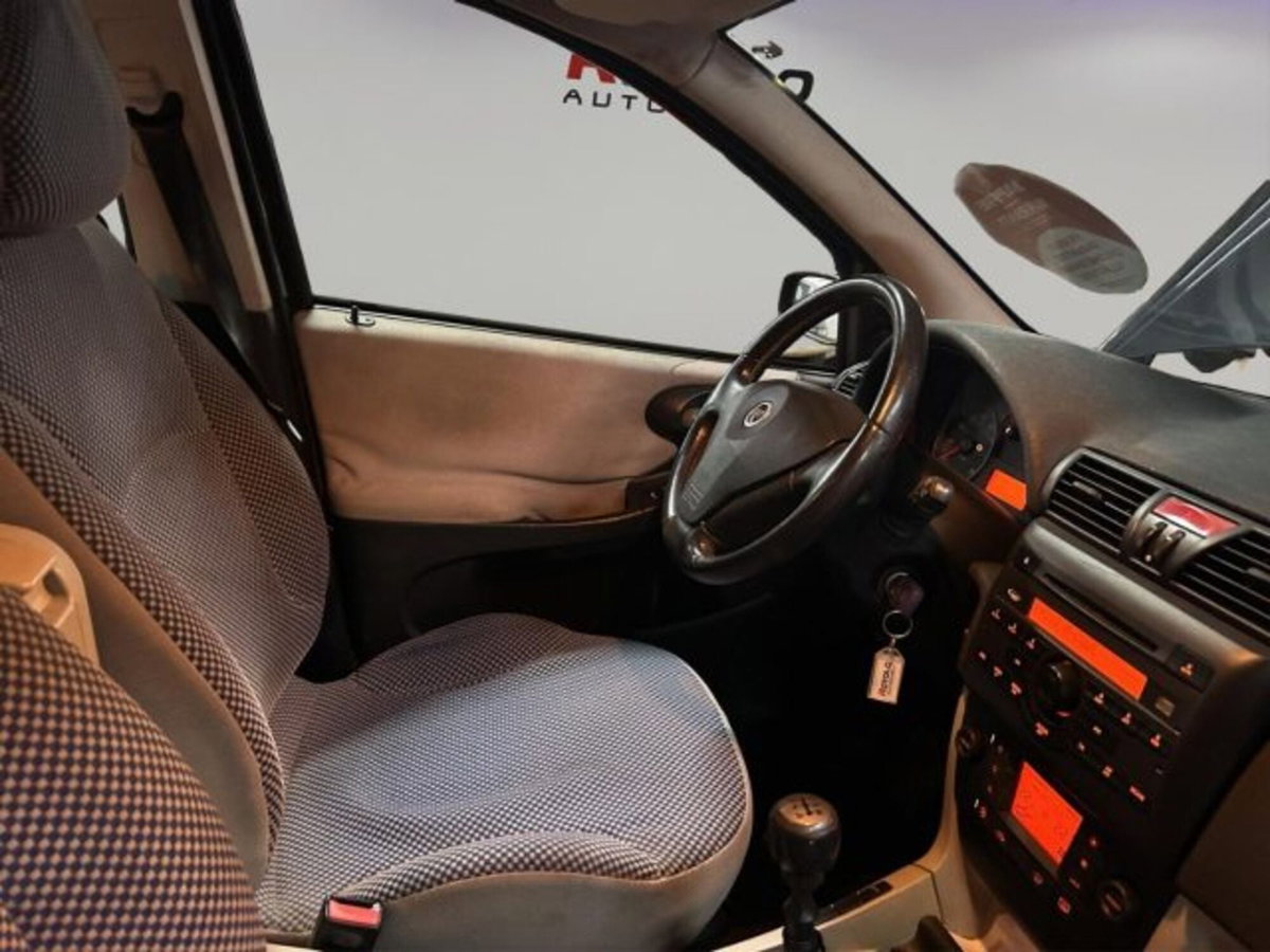 Fiat Stilo 1.6i 16V 5 porte Dynamic (13)