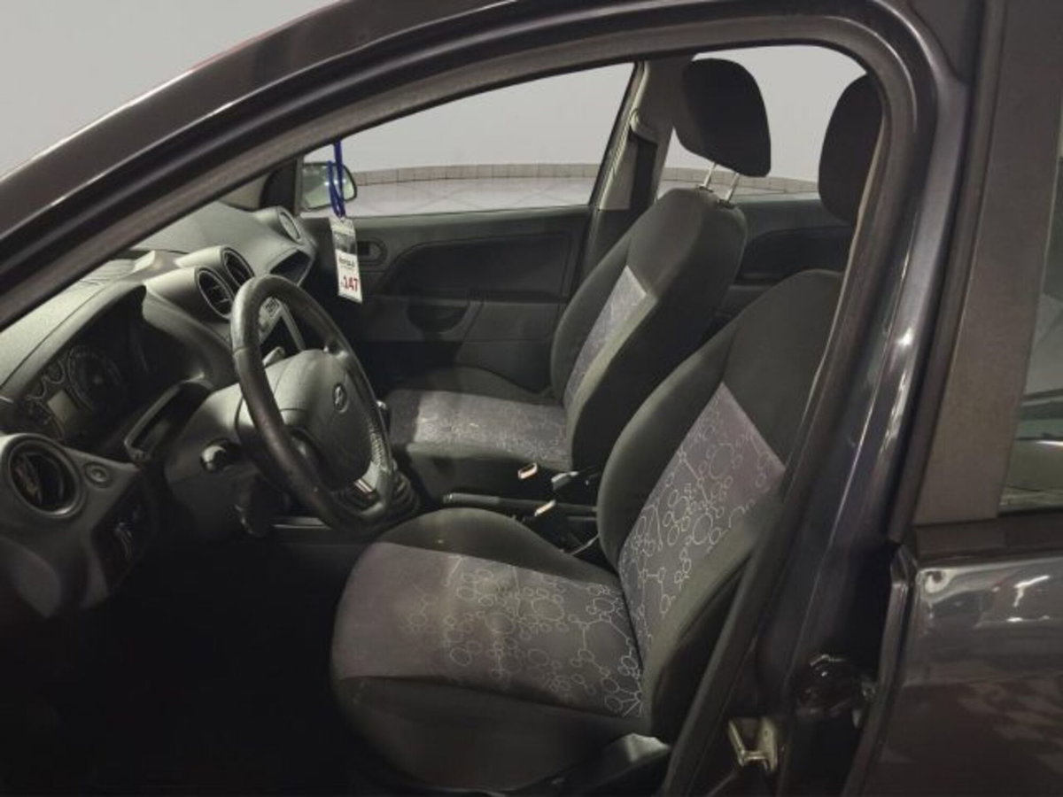 Ford Fiesta 1.2 16V 5p. Ghia (11)