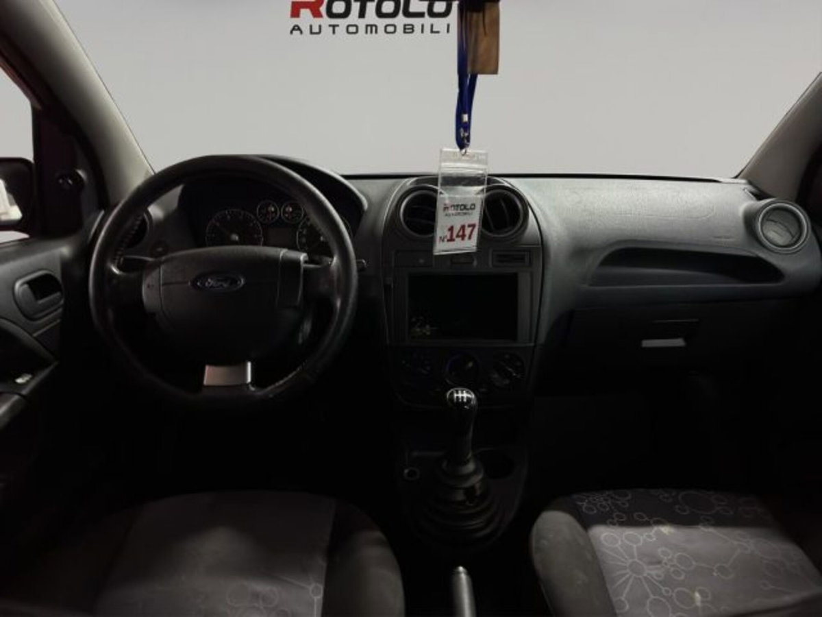 Ford Fiesta 1.2 16V 5p. Ghia (13)