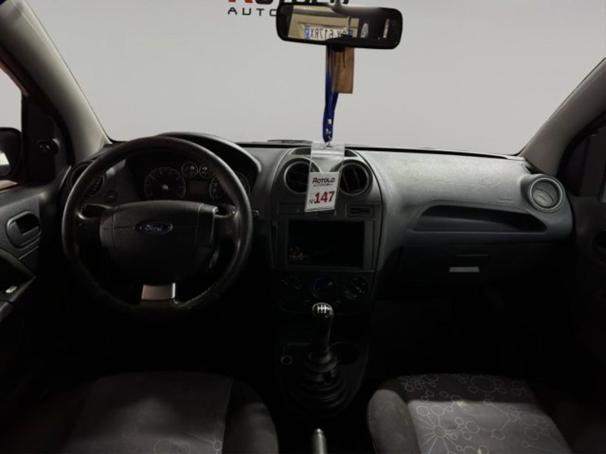 Ford Fiesta 1.2 16V 5p. Ghia (14)