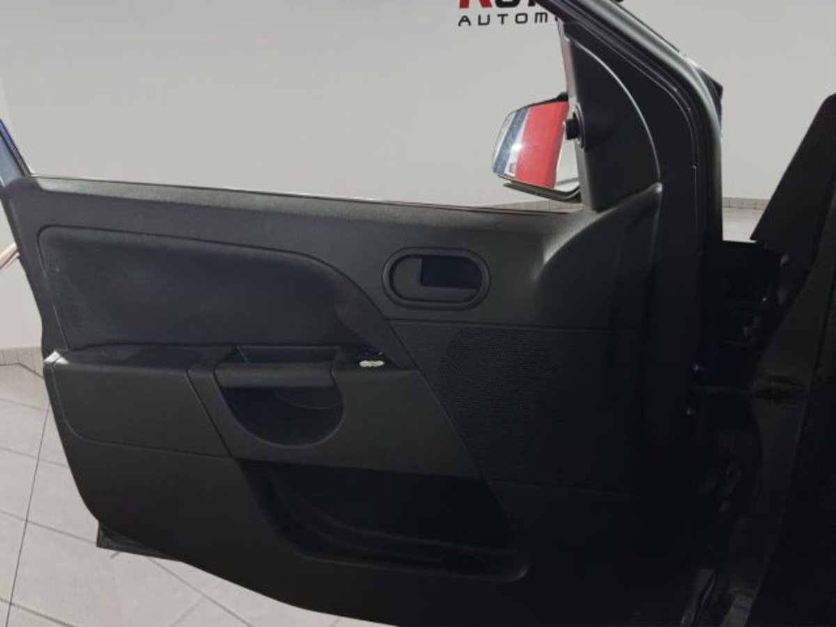 Ford Fiesta 1.2 16V 5p. Ghia (15)