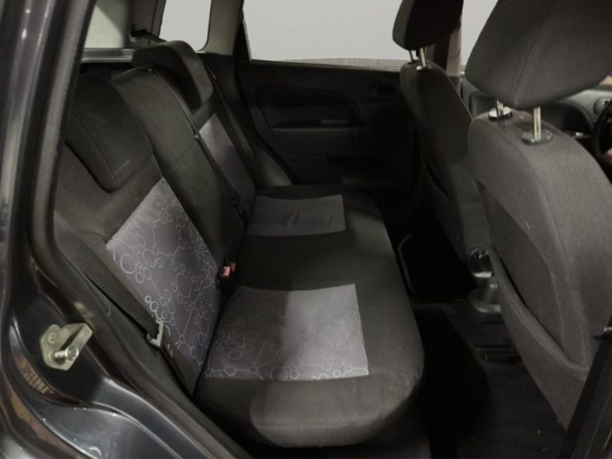Ford Fiesta 1.2 16V 5p. Ghia (17)