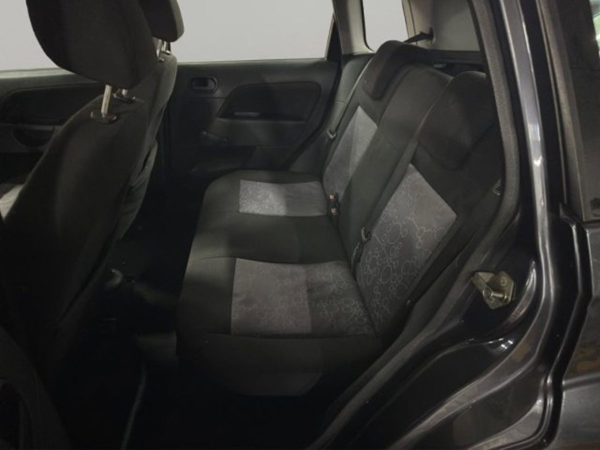 Ford Fiesta 1.2 16V 5p. Ghia (18)