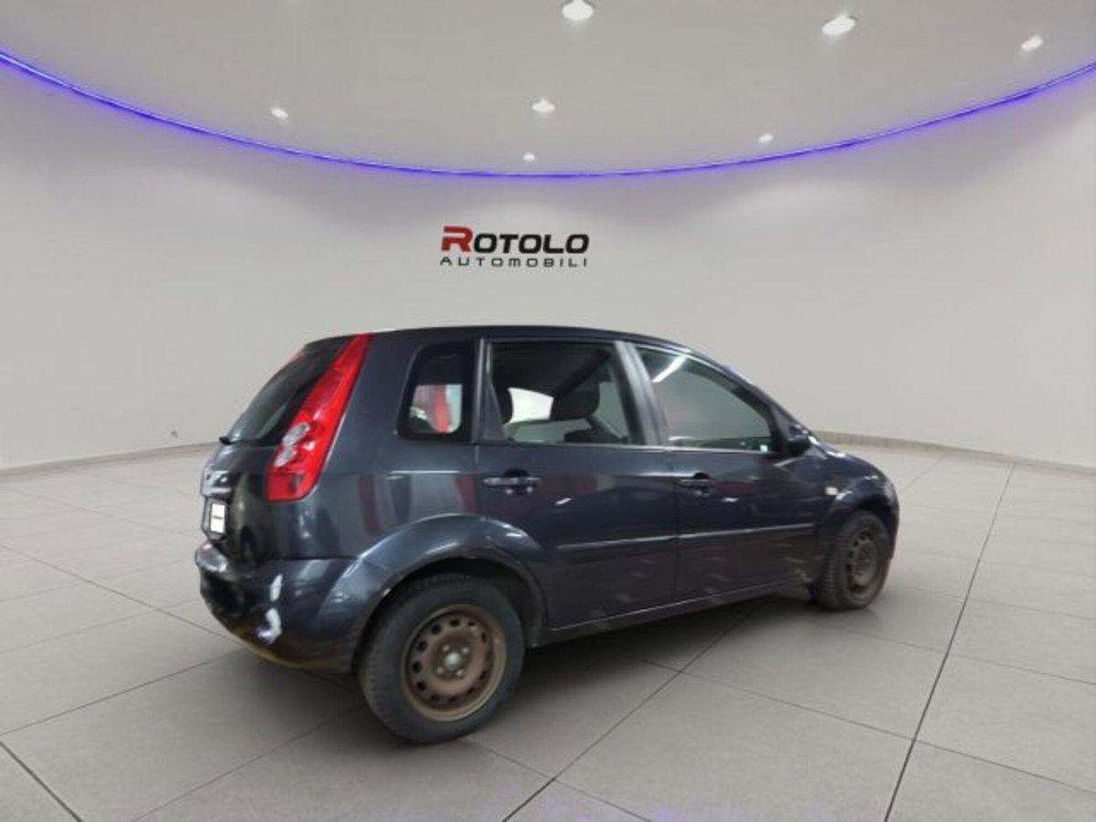 Ford Fiesta 1.2 16V 5p. Ghia (4)