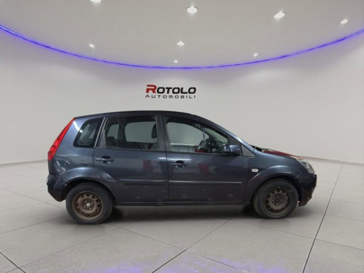Ford Fiesta 1.2 16V 5p. Ghia (5)