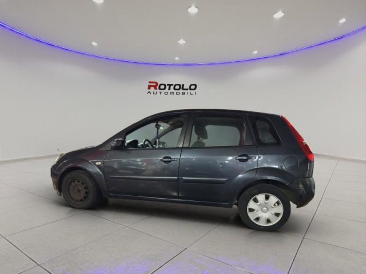 Ford Fiesta 1.2 16V 5p. Ghia (7)