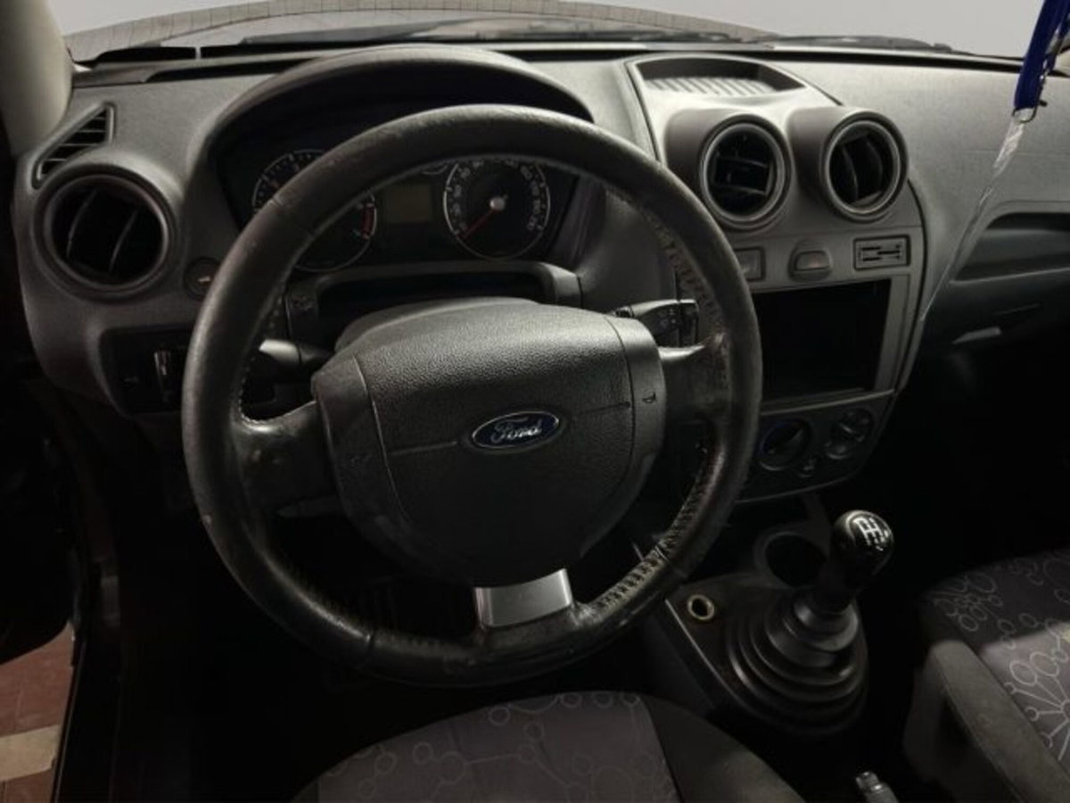Ford Fiesta 1.2 16V 5p. Ghia (9)