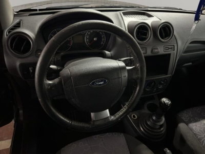 Ford Fiesta 1.2 16V 5p. Ghia (9)