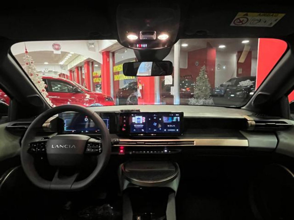 Lancia Ypsilon 1.2 mhev Edizione Limitata Cassina e-dct (14)
