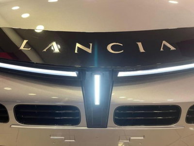 Lancia Ypsilon 1.2 mhev Edizione Limitata Cassina e-dct (3)