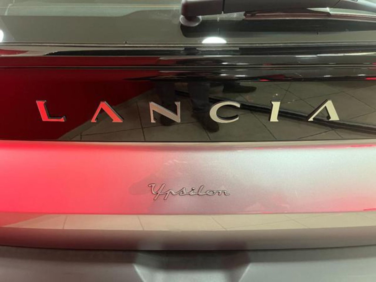 Lancia Ypsilon 1.2 mhev Edizione Limitata Cassina e-dct (5)