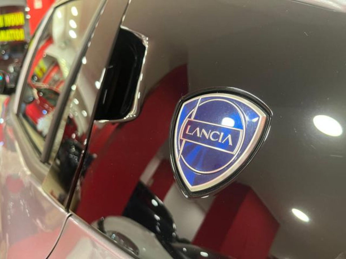 Lancia Ypsilon 1.2 mhev Edizione Limitata Cassina e-dct (7)
