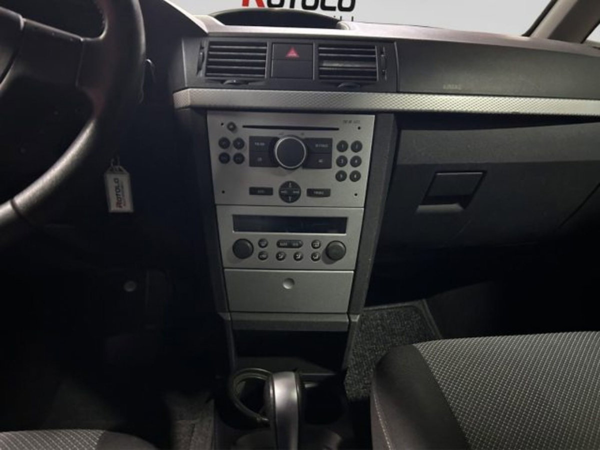 Opel Meriva 1.6 16V Cosmo (9)