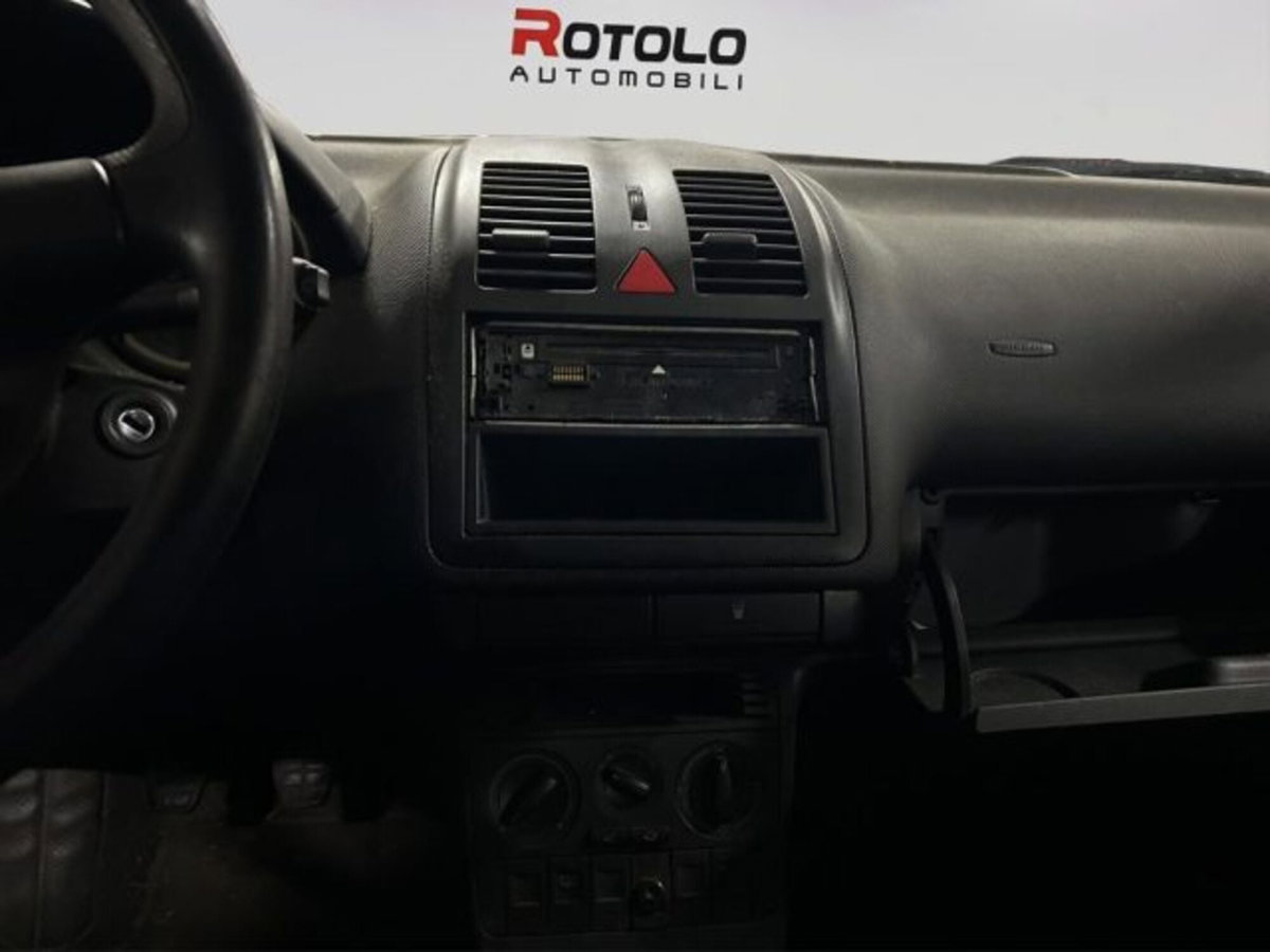 Volkswagen Polo 1.4 16V cat 5p. Highline (12)