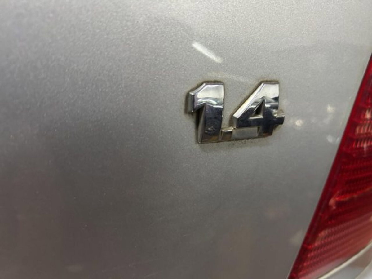 Volkswagen Polo 1.4 16V cat 5p. Highline (18)