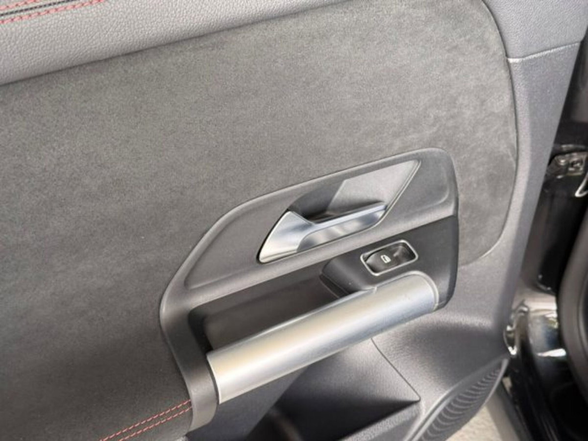 Mercedes-Benz GLA SUV 200 d Automatic Premium (12)