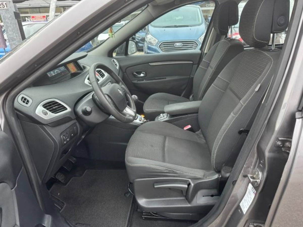 Renault Scenic E-Tech Electric 1.5 dCi 110CV Luxe (6)