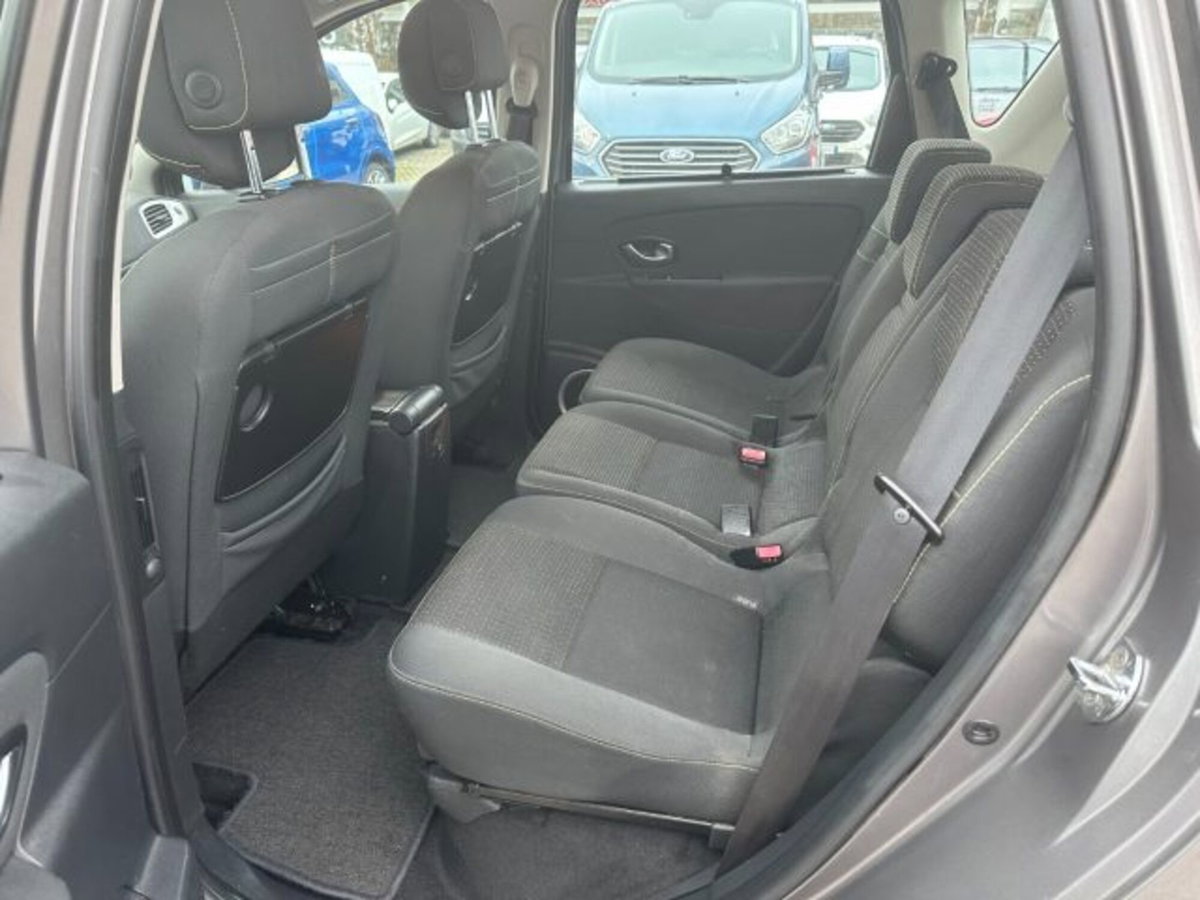 Renault Scenic E-Tech Electric 1.5 dCi 110CV Luxe (9)