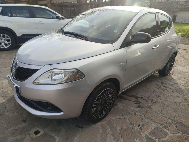 Lancia Ypsilon 1.2 69 CV 5 porte Silver