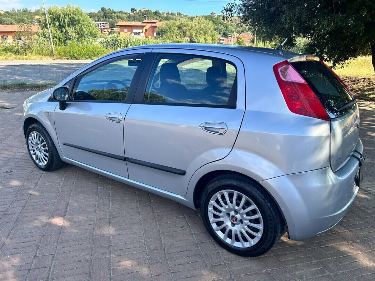 Fiat Grande Punto 1.3 MJT 75 CV 5 porte Dynamic (2)