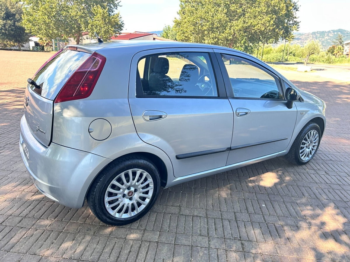 Fiat Grande Punto 1.3 MJT 75 CV 5 porte Dynamic (4)