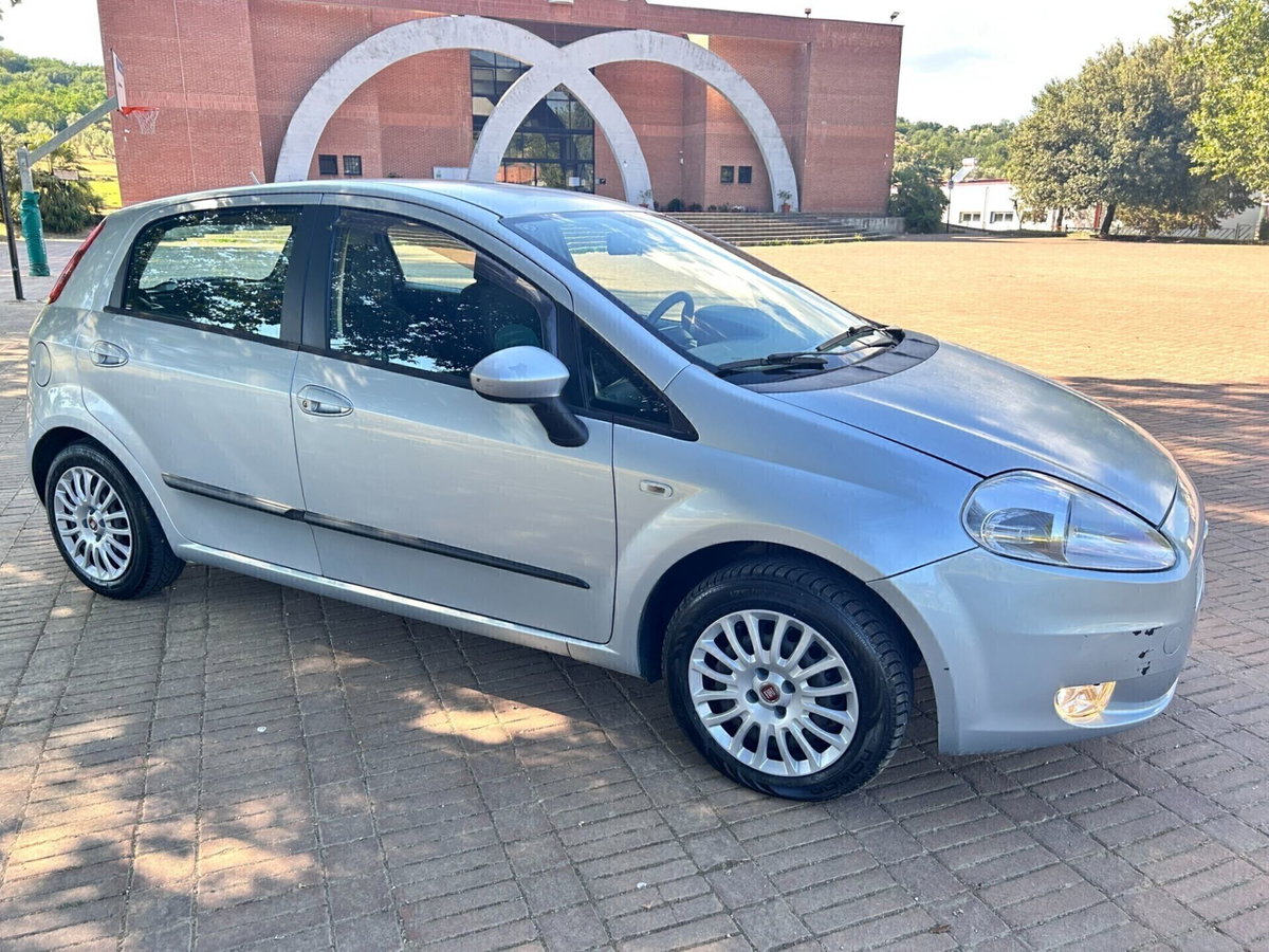 Fiat Grande Punto 1.3 MJT 75 CV 5 porte Dynamic (5)