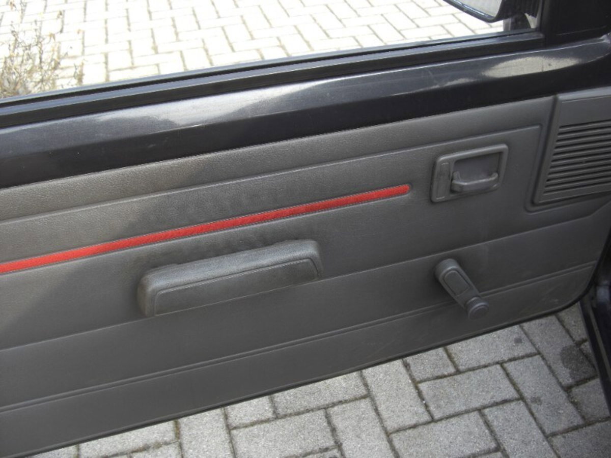 Peugeot 205 3 porte Look (12)